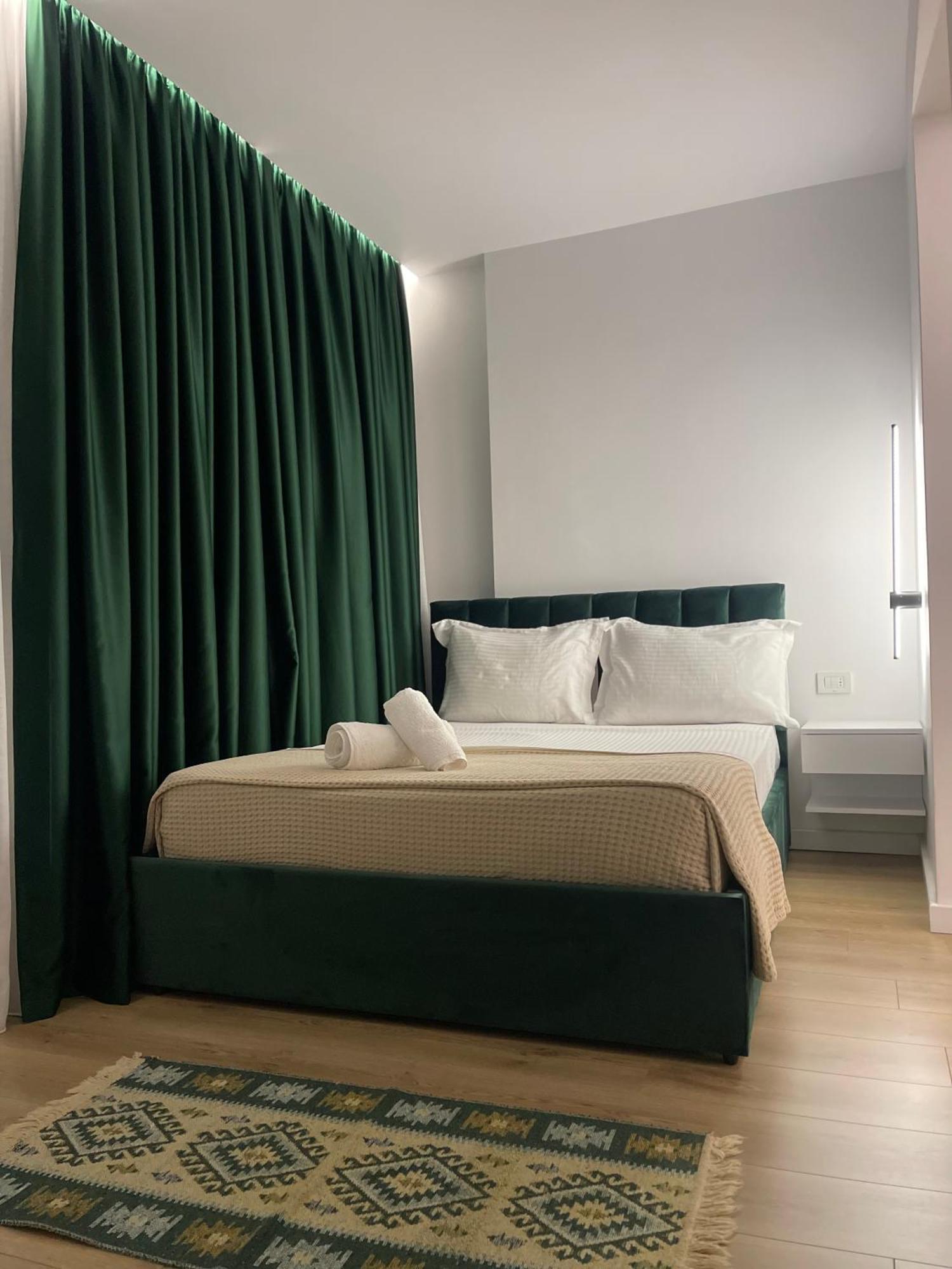 Am Luxury Apartment Tirana Extérieur photo